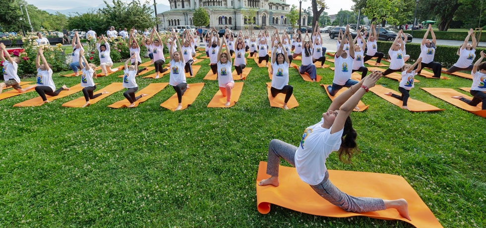 Spectacular 5th International Yoga Day celebrations in Bulgaria with ...